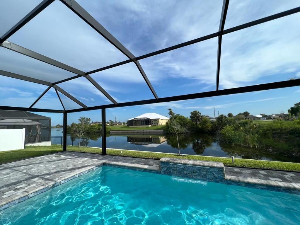 Newly Built Villa Ballerina With Heated Pool And Incredible View Into Beautiful Arrowheadcanal Cape Coral Exterior photo