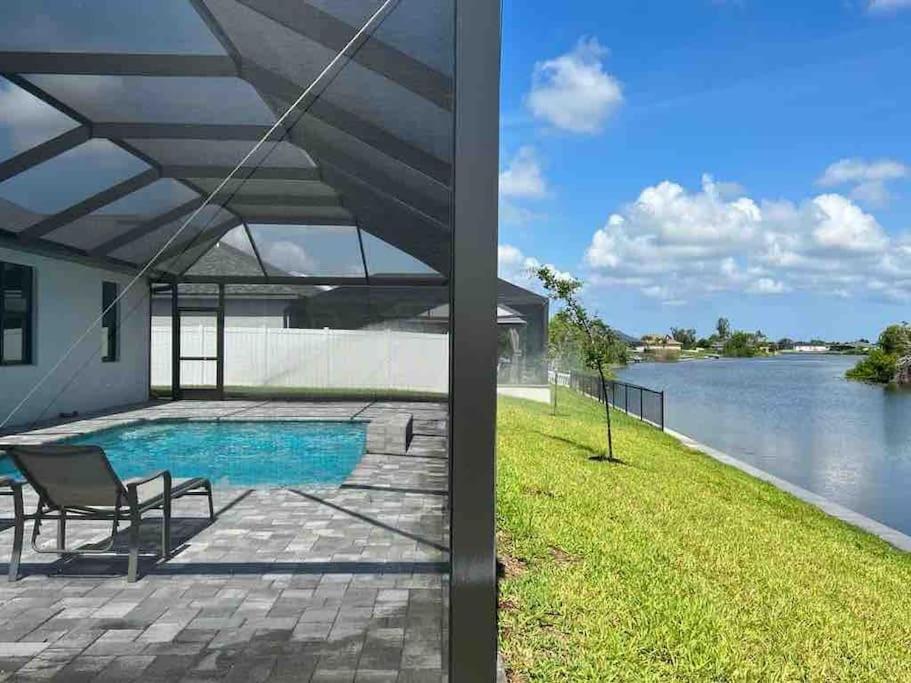 Newly Built Villa Ballerina With Heated Pool And Incredible View Into Beautiful Arrowheadcanal Cape Coral Exterior photo